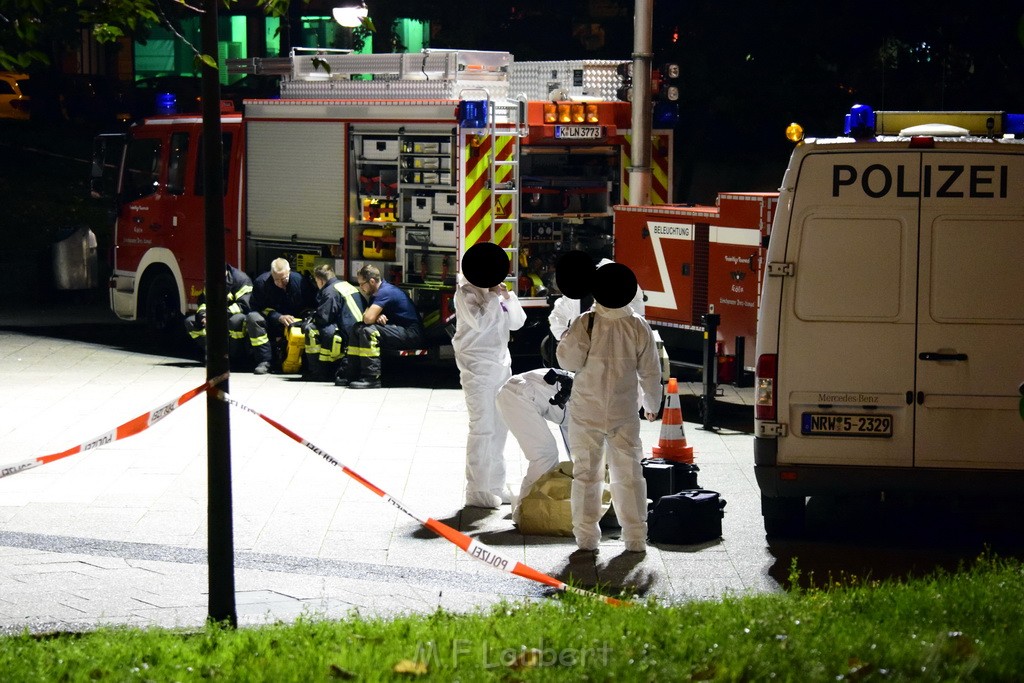 Einsatz BF Messerstecherei Koeln Neustadt Nord Eberplatz Platzmitte P097.JPG - Miklos Laubert